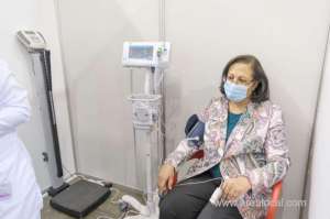 health-minister-volunteers-for-covid-19-vaccine-trials_bahrain