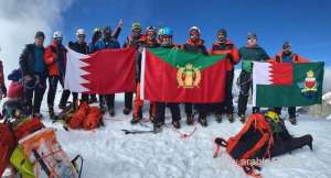 bahrain-everest-team-summits-mt-lobuche-east-in-nepal_bahrain