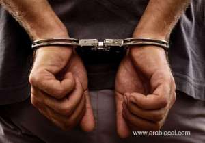 man-poses-as-cop,-steals-laptop-and-other-items_bahrain