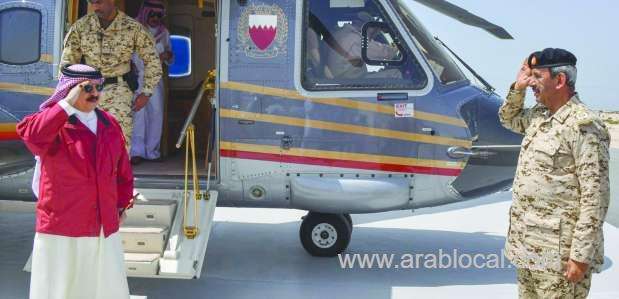 his-majesty-is-welcomed-on-arrival-by-the-bdf-chief_bahrain