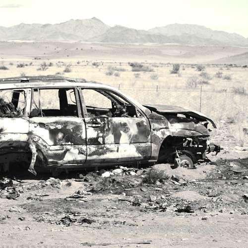 couple-injured-and-driver-dies-in-car-crash_bahrain