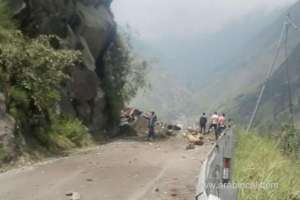 10-die-after-landslide-in-himalayas_bahrain