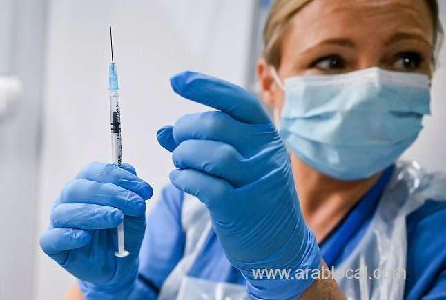 28-year-old-infects-12-colleagues_bahrain