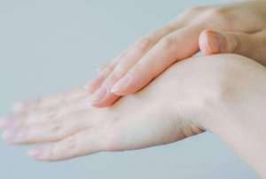 woman-‘practised-illegal-cosmetic-therapies-at-home’_bahrain