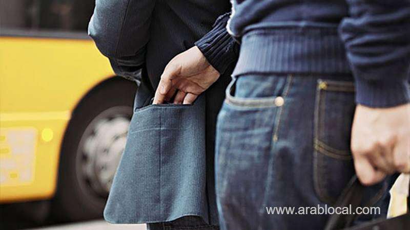 45-year-old-bahraini-arrested-for-mobile-phone-stealing_bahrain