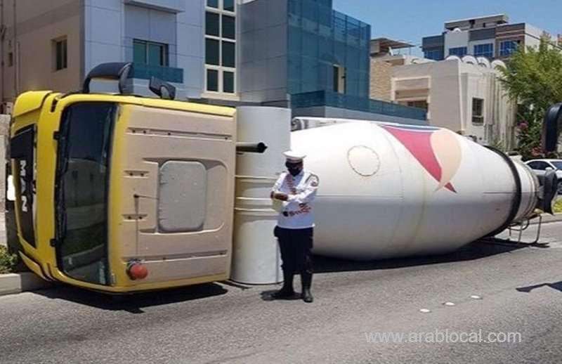 bahraini-survives-12-wheeler-truck-accident_bahrain