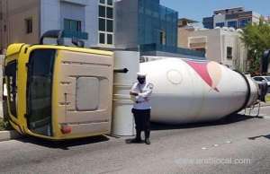 bahraini-survives-12-wheeler-truck-accident_bahrain