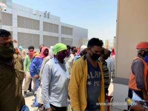 icrf-distribute-food-and-water-to-construction-workers_bahrain