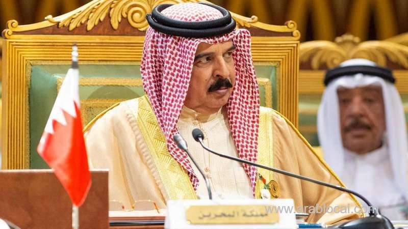 king-salutes-frontliners_bahrain