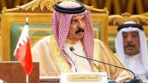 king-salutes-frontliners_bahrain